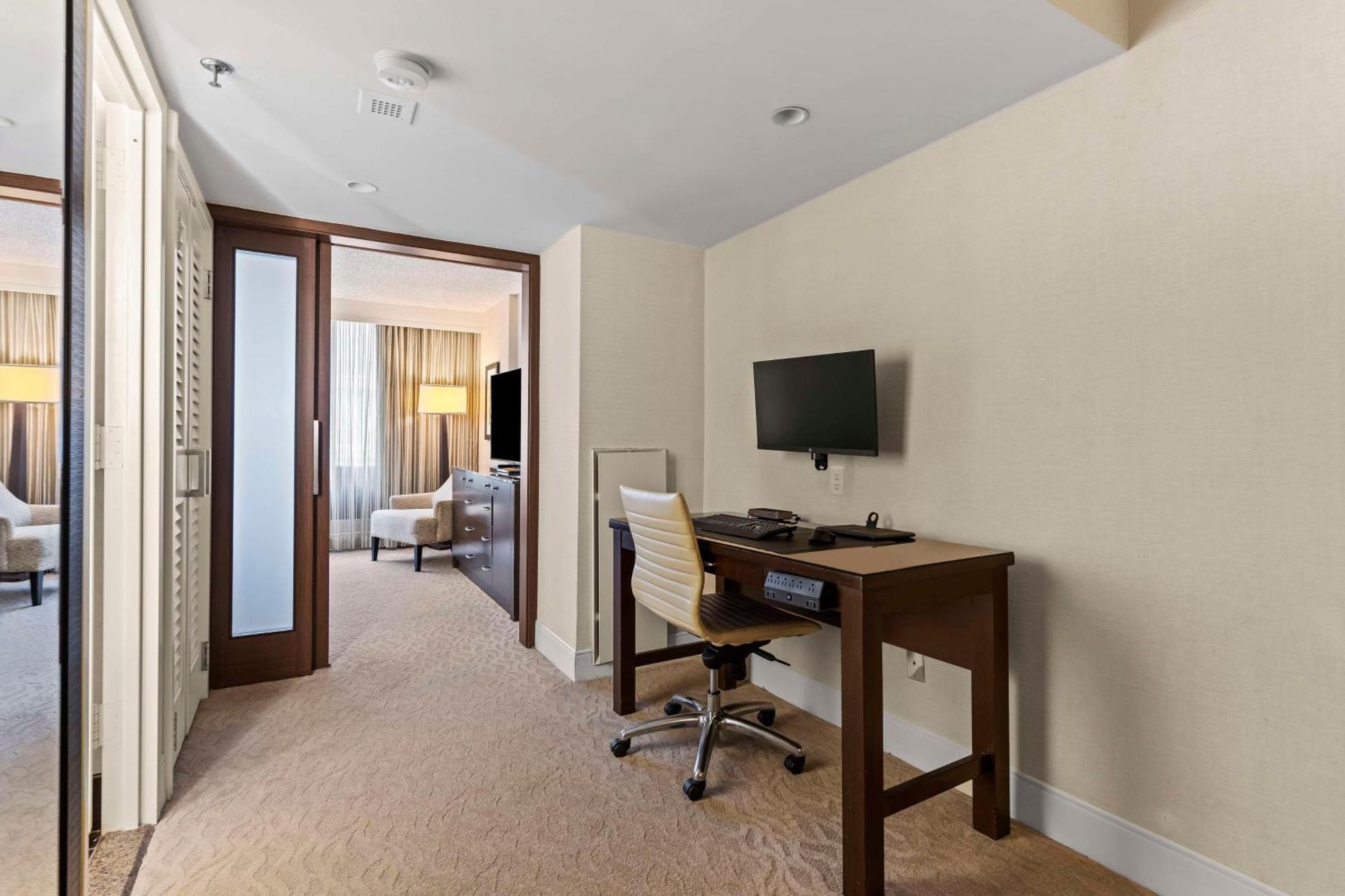 Doubletree By Hilton Washington Dc - Crystal City Arlington Exterior foto